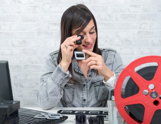 Scannen, abfotografieren, Dienstleister beauftragen: So lassen sich Dias digitalisieren